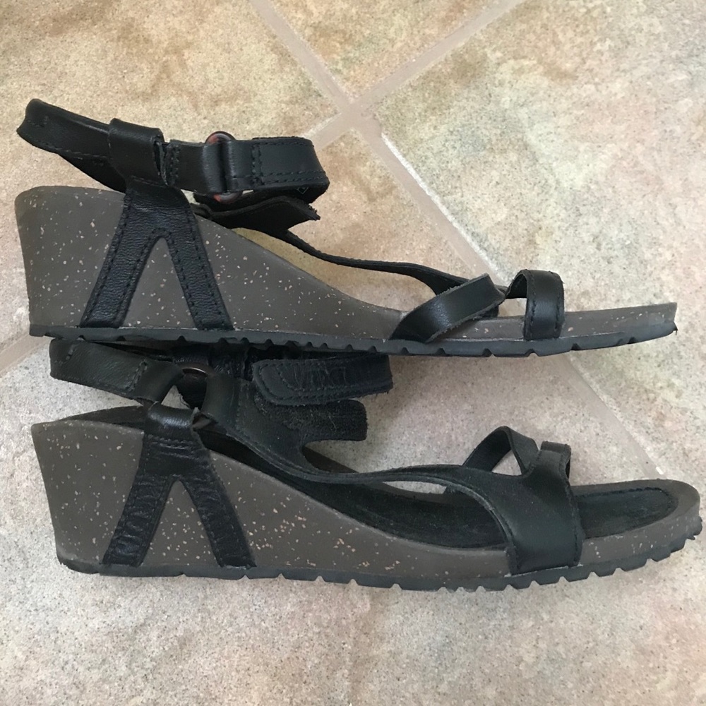 TEVA Black Leather Wedge Sandals Size US 8, EU 39